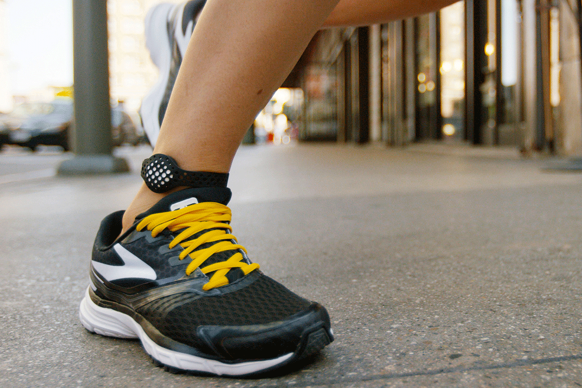MooV Now wearable used to track running performance